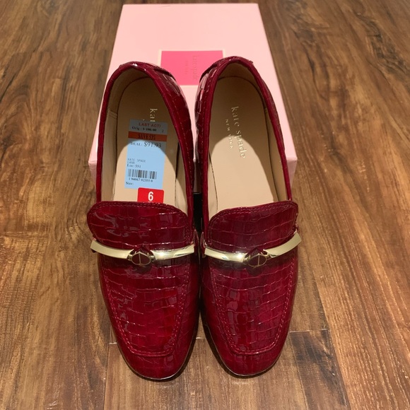 A gorgeous wine colored patent leather loafer. - Picture 4 of 7